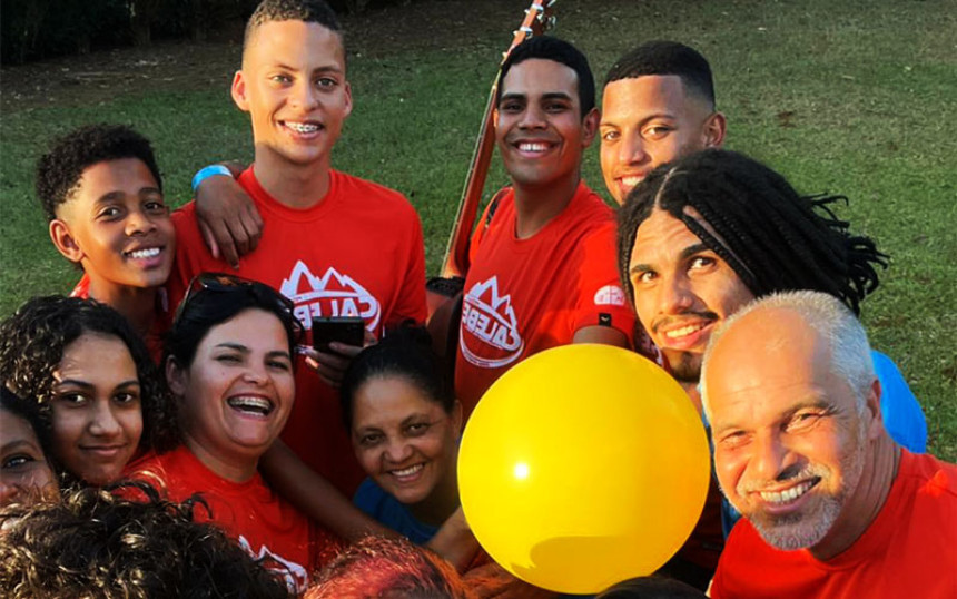 Rota 220: Jovens Encontram a Força de um Chamado Maior